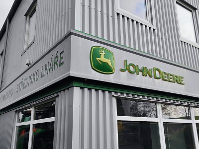 Strom as John Deere Lnáře